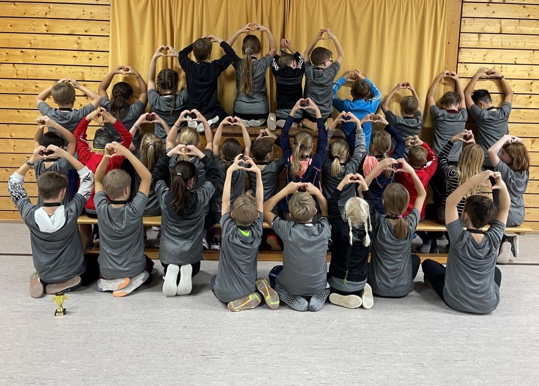 Gruppenbild der Kinder, die am Buß- und Bettag bei toolcraft waren